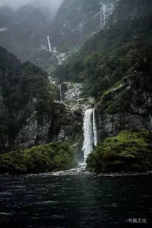 了解更多有问必答平台-梦见自己的父母亲的坟墓被别人挖了出来棺材露出来外面事故都在外看见了?